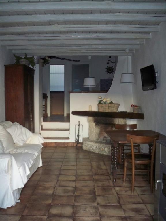 Гостевой дом Rifugio Dei Tre Pini Кастельмола Экстерьер фото