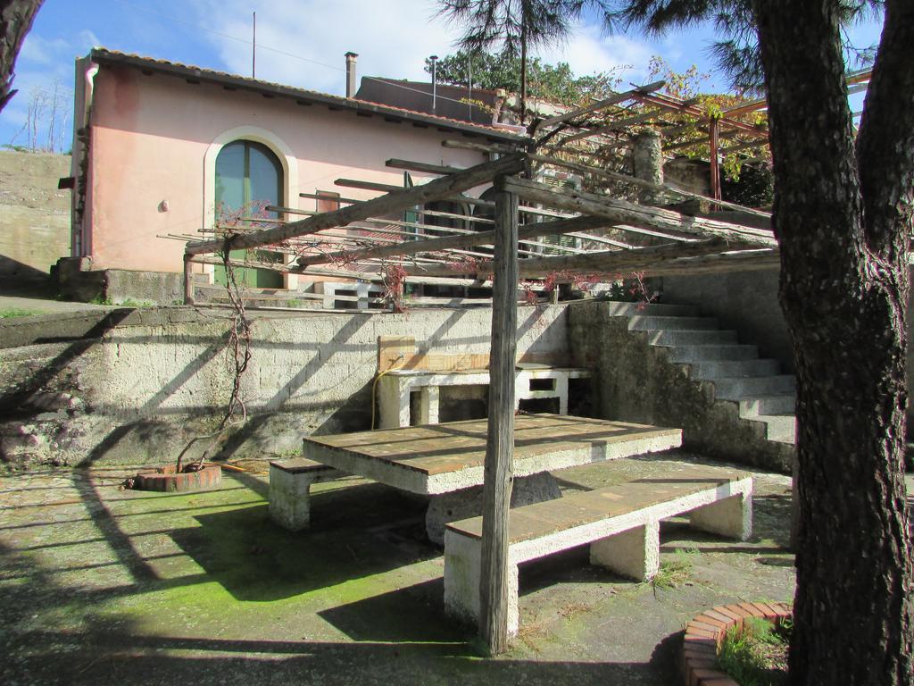 Гостевой дом Rifugio Dei Tre Pini Кастельмола Экстерьер фото