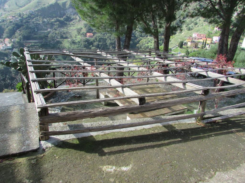 Гостевой дом Rifugio Dei Tre Pini Кастельмола Экстерьер фото